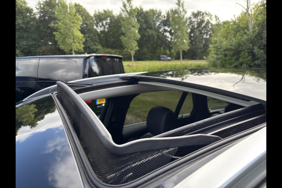 Mercedes-Benz GLC 300e 4MATIC AMG Line 320 PK | Elektr. Stoelen | Panoramadak | Wegklapbare Trekhaak | 360 Graden Camera | Stoelverwarming