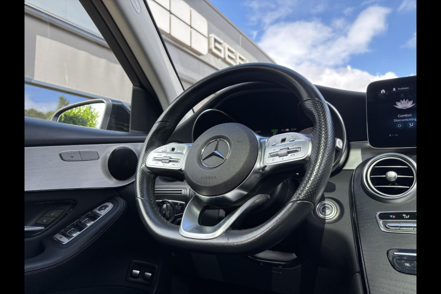 Mercedes-Benz GLC 300e 4MATIC AMG Line 320 PK | Elektr. Stoelen | Panoramadak | Wegklapbare Trekhaak | 360 Graden Camera | Stoelverwarming