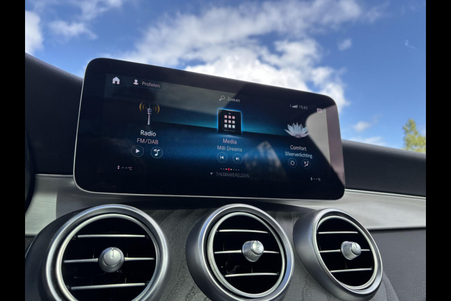 Mercedes-Benz GLC 300e 4MATIC AMG Line 320 PK | Elektr. Stoelen | Panoramadak | Wegklapbare Trekhaak | 360 Graden Camera | Stoelverwarming