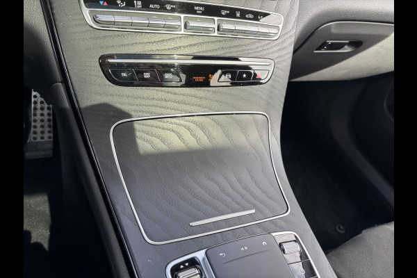 Mercedes-Benz GLC 300e 4MATIC AMG Line 320 PK | Elektr. Stoelen | Panoramadak | Wegklapbare Trekhaak | 360 Graden Camera | Stoelverwarming