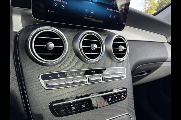 Mercedes-Benz GLC 300e 4MATIC AMG Line 320 PK | Elektr. Stoelen | Panoramadak | Wegklapbare Trekhaak | 360 Graden Camera | Stoelverwarming
