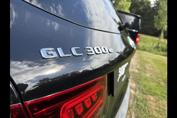 Mercedes-Benz GLC 300e 4MATIC AMG Line 320 PK | Elektr. Stoelen | Panoramadak | Wegklapbare Trekhaak | 360 Graden Camera | Stoelverwarming