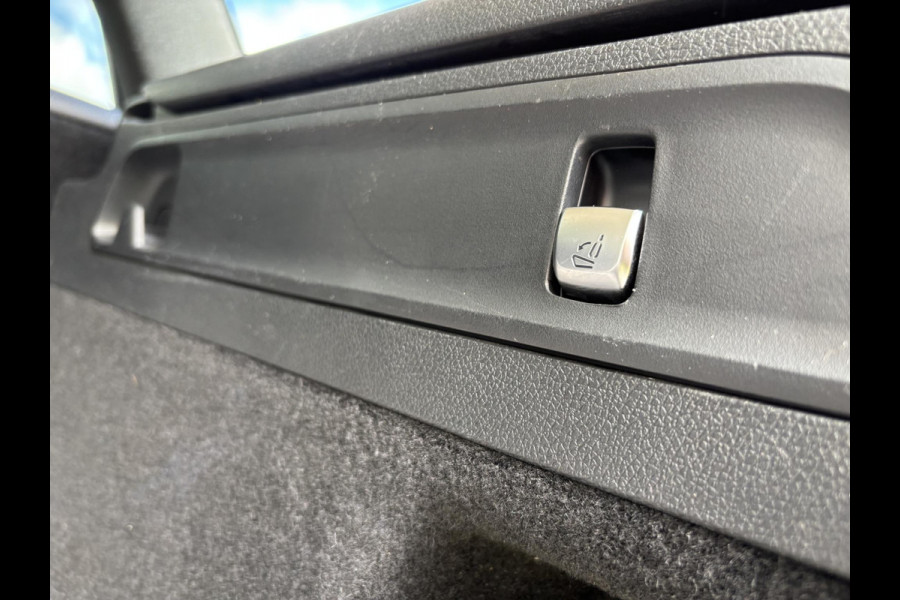 Mercedes-Benz GLC 300e 4MATIC AMG Line 320 PK | Elektr. Stoelen | Panoramadak | Wegklapbare Trekhaak | 360 Graden Camera | Stoelverwarming