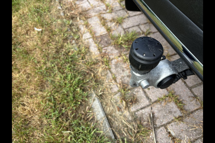 Mercedes-Benz GLC 300e 4MATIC AMG Line 320 PK | Elektr. Stoelen | Panoramadak | Wegklapbare Trekhaak | 360 Graden Camera | Stoelverwarming