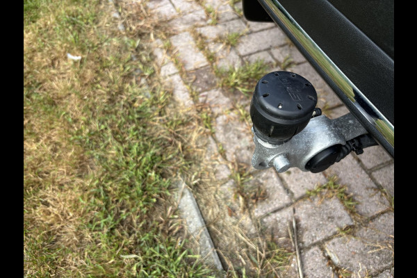 Mercedes-Benz GLC 300e 4MATIC AMG Line 320 PK | Elektr. Stoelen | Panoramadak | Wegklapbare Trekhaak | 360 Graden Camera | Stoelverwarming
