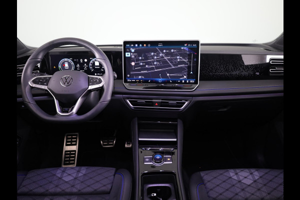 Volkswagen Tiguan 1.5 eHybrid R-Line Edition 204 pk Automaat (DSG) | Verlengde garantie | Navigatie | Panoramadak | Trekhaak (wegklapbaar) | Park assist | Rondomzicht camera | Head-up display | R-Line |