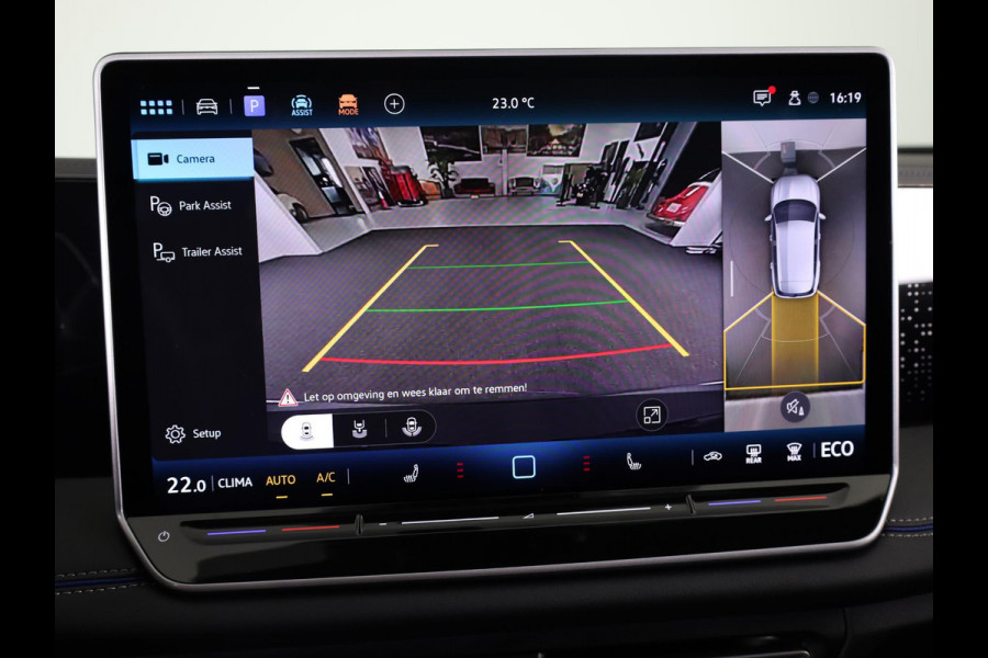Volkswagen Tiguan 1.5 eHybrid R-Line Edition 204 pk Automaat (DSG) | Verlengde garantie | Navigatie | Panoramadak | Trekhaak (wegklapbaar) | Park assist | Rondomzicht camera | Head-up display | R-Line |