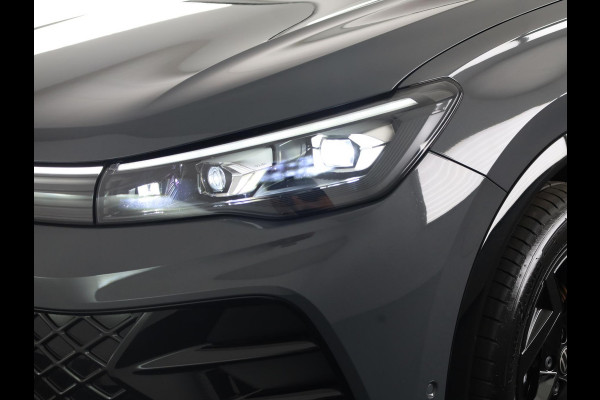 Volkswagen Tiguan 1.5 eHybrid R-Line Edition 204 pk Automaat (DSG) | Verlengde garantie | Navigatie | Panoramadak | Trekhaak (wegklapbaar) | Park assist | Rondomzicht camera | Head-up display | R-Line |
