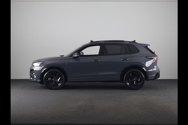 Volkswagen Tiguan 1.5 eHybrid R-Line Edition 204 pk Automaat (DSG) | Verlengde garantie | Navigatie | Panoramadak | Trekhaak (wegklapbaar) | Park assist | Rondomzicht camera | Head-up display | R-Line |