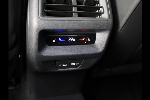 Volkswagen Tiguan 1.5 eHybrid R-Line Edition 204 pk Automaat (DSG) | Verlengde garantie | Navigatie | Panoramadak | Trekhaak (wegklapbaar) | Park assist | Rondomzicht camera | Head-up display | R-Line |