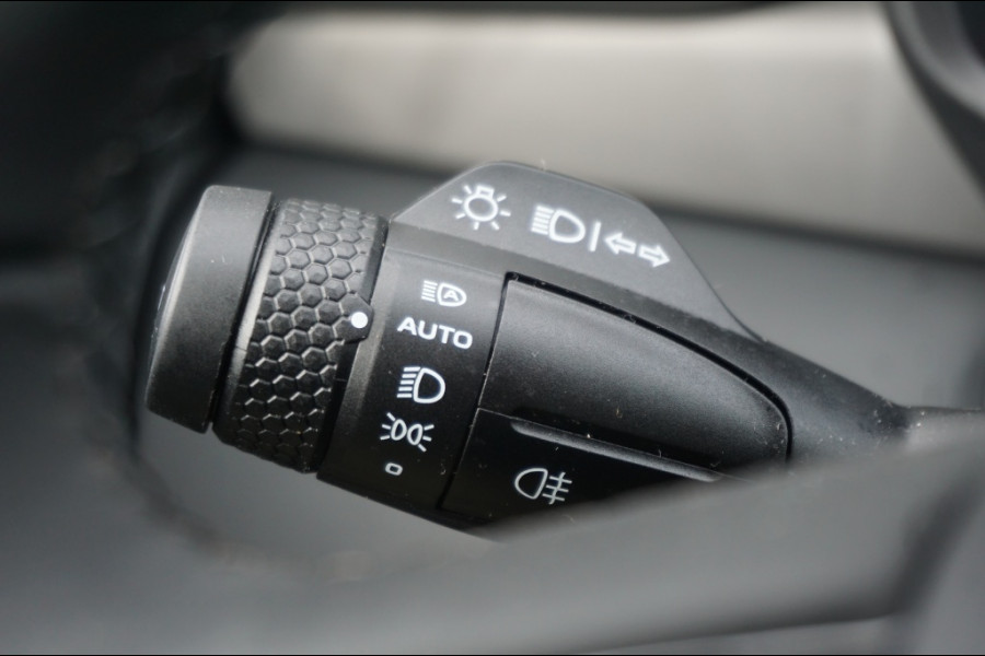 Lynk & Co 01 276 PK Core NIEUW MODEL | 1.800 TREKGEWICHT | NED. AUTO!