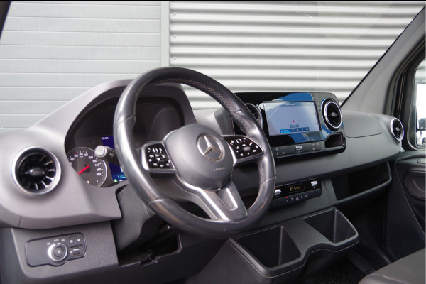 Mercedes-Benz Sprinter 319 3.0 CDI V6 L2H2 AUT. LED, 2X SCHUIFDEUR, 3.5T TREKHAAK, 360 CAMERA, MBUX 10'', LEDER, CRUISE, CLIMA, PARKEERSENSOREN, 18'' L