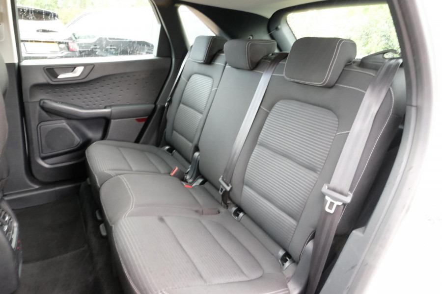 Ford Kuga 2.5 PHEV Titanium 224 PK | Winterpack | Stoelverwarming | Navigatie | Parkeersensoren | CarPlay | Climate Control
