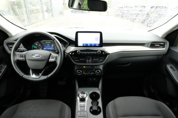 Ford Kuga 2.5 PHEV Titanium 224 PK | Winterpack | Stoelverwarming | Navigatie | Parkeersensoren | CarPlay | Climate Control