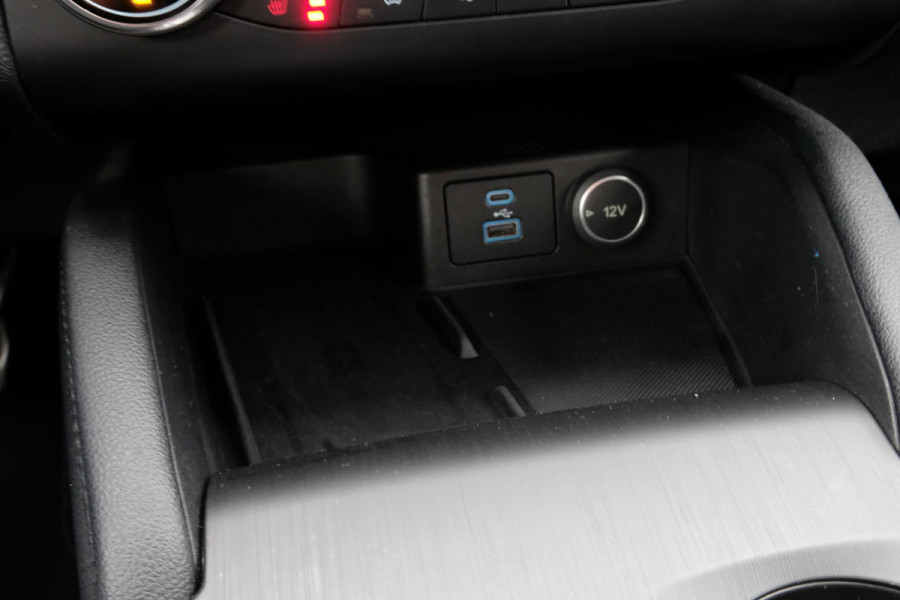 Ford Kuga 2.5 PHEV Titanium 224 PK | Winterpack | Stoelverwarming | Navigatie | Parkeersensoren | CarPlay | Climate Control