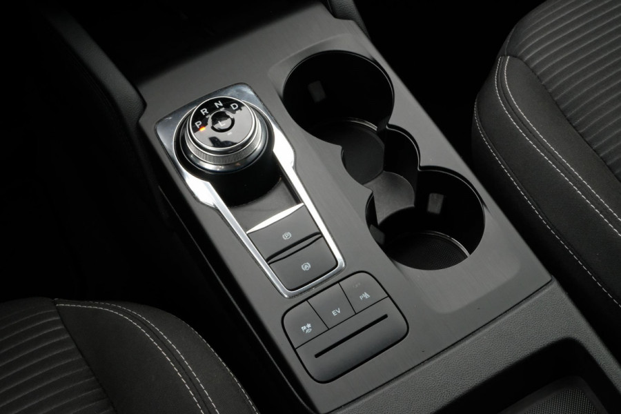 Ford Kuga 2.5 PHEV Titanium 224 PK | Winterpack | Stoelverwarming | Navigatie | Parkeersensoren | CarPlay | Climate Control