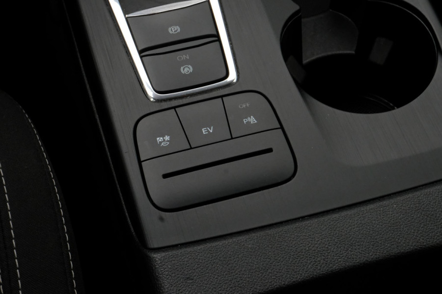 Ford Kuga 2.5 PHEV Titanium 224 PK | Winterpack | Stoelverwarming | Navigatie | Parkeersensoren | CarPlay | Climate Control