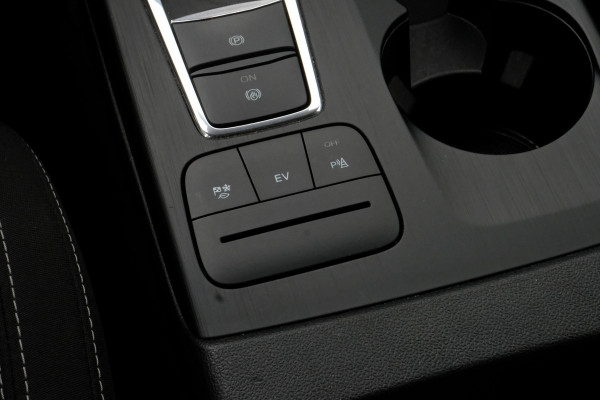 Ford Kuga 2.5 PHEV Titanium 224 PK | Winterpack | Stoelverwarming | Navigatie | Parkeersensoren | CarPlay | Climate Control
