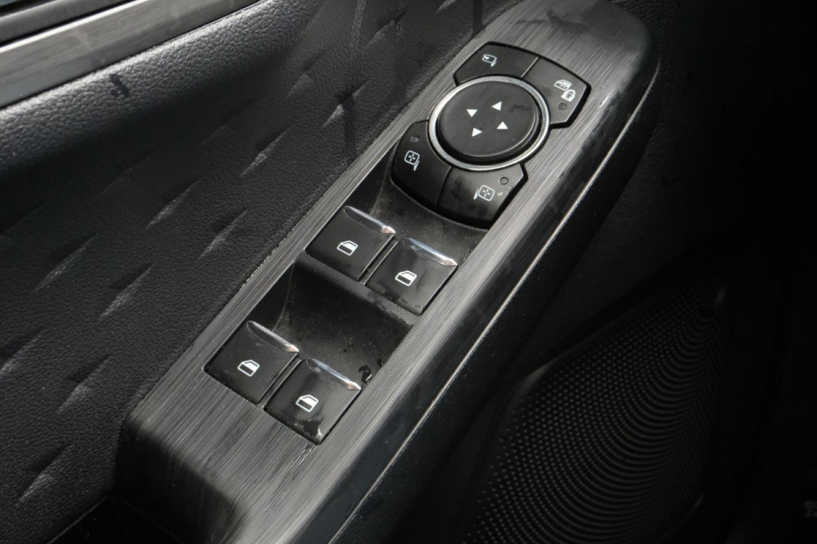 Ford Kuga 2.5 PHEV Titanium 224 PK | Winterpack | Stoelverwarming | Navigatie | Parkeersensoren | CarPlay | Climate Control