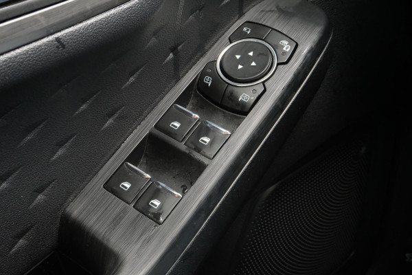 Ford Kuga 2.5 PHEV Titanium 224 PK | Winterpack | Stoelverwarming | Navigatie | Parkeersensoren | CarPlay | Climate Control