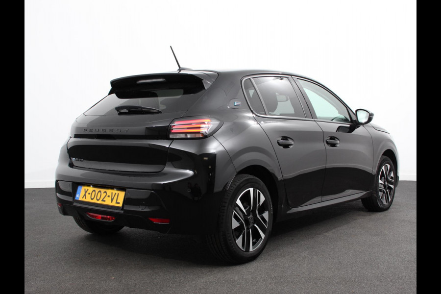 Peugeot e-208 EV Active Pack 50 kWh Climate Control Cruise control Half lederen bekleding Led verlichting Lichtmetalen velgen Navigatie Apple Carplay/Android Auto Parkeersensoren Stoelverwarming