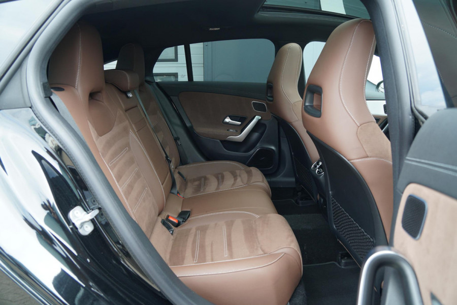 Mercedes-Benz CLA-Klasse Shooting Brake AMG + BURMESTER / HEAD-UP / PANO / 360 CAMERA / MEMORY