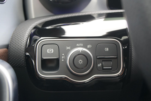 Mercedes-Benz CLA-Klasse Shooting Brake AMG + BURMESTER / HEAD-UP / PANO / 360 CAMERA / MEMORY