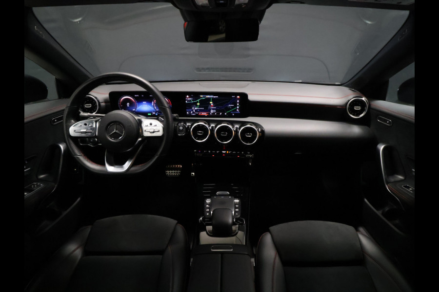 Mercedes-Benz CLA-Klasse 250 e Premium Plus AMG-Line [SOH 100%, TREKHAAK UITKLAPBAAR, SCHUIFKANTELDAK, APPLE CARPLAY, ANDROID, STOELVERWARMING, CAMERA, PDC V+A, CRUISE, CLIMATE, NIEUWSTAAT]