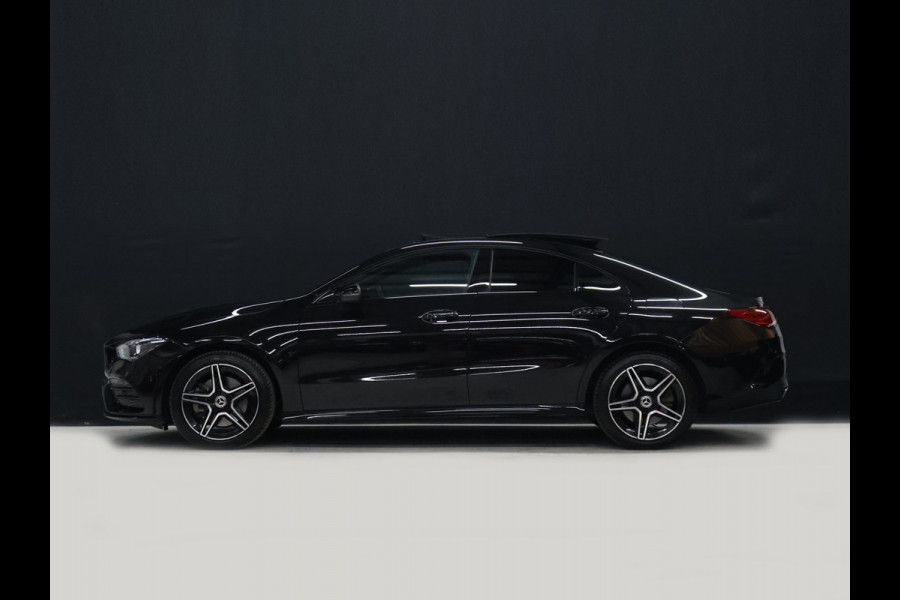Mercedes-Benz CLA-Klasse 250 e Premium Plus AMG-Line [SOH 100%, TREKHAAK UITKLAPBAAR, SCHUIFKANTELDAK, APPLE CARPLAY, ANDROID, STOELVERWARMING, CAMERA, PDC V+A, CRUISE, CLIMATE, NIEUWSTAAT]