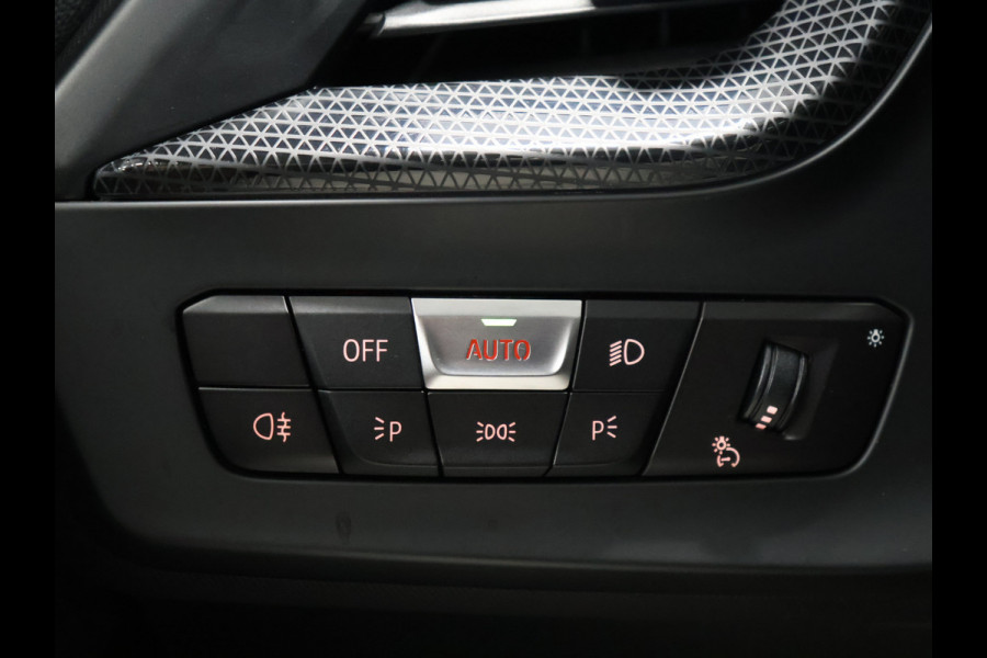 BMW 1-serie 128ti Business Edition Plus M-Sport [SCHUIFKANTELDAK, APPLE CARPLAY, ANDROID, STUURVERWARMING, SPORTSTOELEN, CAMERA, STOELVERWARMING, PDC V+A, CRUISE, CLIMATE, NIEUWSTAAT]