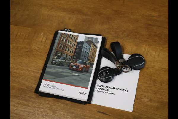 MINI 3-deurs 1.5 One First Salt [APPLE CARPLAY, CRUISE CONTROL, NAVIGATIE, AIRCONDITIONING, DIMLICHTEN AUTOMATISCH, NIEUWSTAAT]