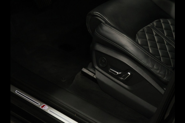 Audi Q7 60 TFSI e quattro Competition S Line [LUCHTVERING, TREKHAAK UITKLAPBAAR, SCHUIFDAK, BOSE 3D, MEMORY SEATS, 360° CAMERA, APPLE CARPLAY, STOELVERWARMING V+A, STOELVENTILATIE, STUURVERWARMING, ADAPTIVE CRUISE, NIEUWSTAAT]