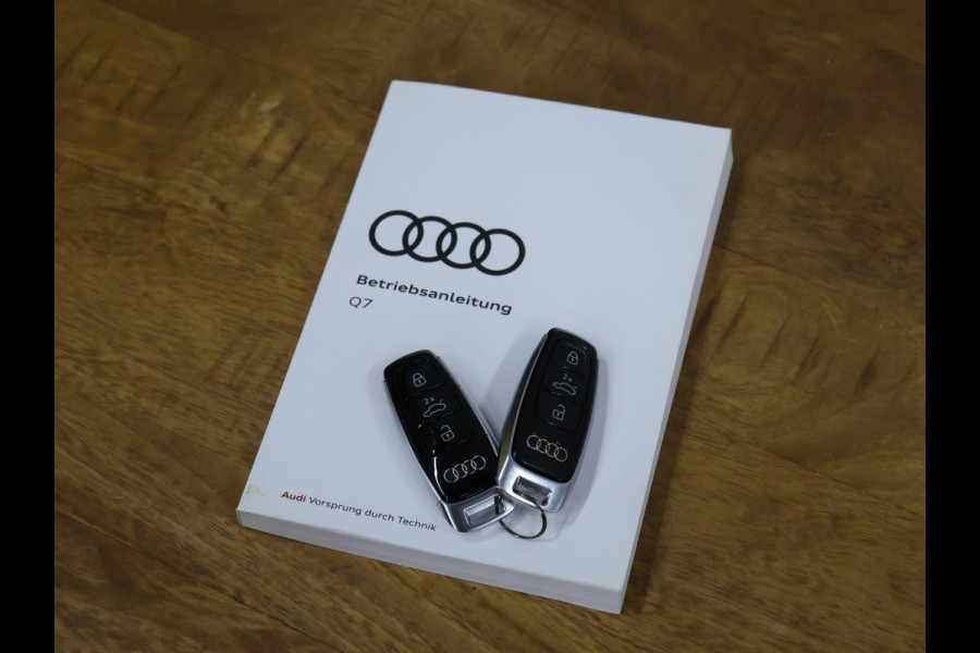 Audi Q7 60 TFSI e quattro Competition S Line [LUCHTVERING, TREKHAAK UITKLAPBAAR, SCHUIFDAK, BOSE 3D, MEMORY SEATS, 360° CAMERA, APPLE CARPLAY, STOELVERWARMING V+A, STOELVENTILATIE, STUURVERWARMING, ADAPTIVE CRUISE, NIEUWSTAAT]