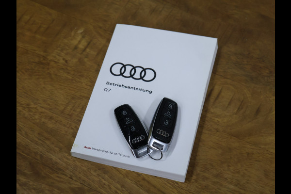 Audi Q7 60 TFSI e quattro Competition S Line [LUCHTVERING, TREKHAAK UITKLAPBAAR, SCHUIFDAK, BOSE 3D, MEMORY SEATS, 360° CAMERA, APPLE CARPLAY, STOELVERWARMING V+A, STOELVENTILATIE, STUURVERWARMING, ADAPTIVE CRUISE, NIEUWSTAAT]