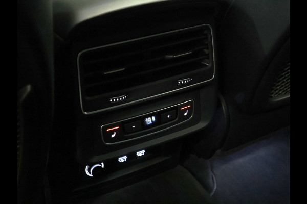 Audi Q7 60 TFSI e quattro Competition S Line [LUCHTVERING, TREKHAAK UITKLAPBAAR, SCHUIFDAK, BOSE 3D, MEMORY SEATS, 360° CAMERA, APPLE CARPLAY, STOELVERWARMING V+A, STOELVENTILATIE, STUURVERWARMING, ADAPTIVE CRUISE, NIEUWSTAAT]