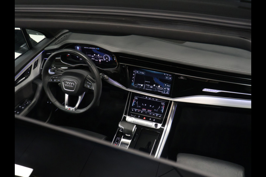 Audi Q7 60 TFSI e quattro Competition S Line [LUCHTVERING, TREKHAAK UITKLAPBAAR, SCHUIFDAK, BOSE 3D, MEMORY SEATS, 360° CAMERA, APPLE CARPLAY, STOELVERWARMING V+A, STOELVENTILATIE, STUURVERWARMING, ADAPTIVE CRUISE, NIEUWSTAAT]