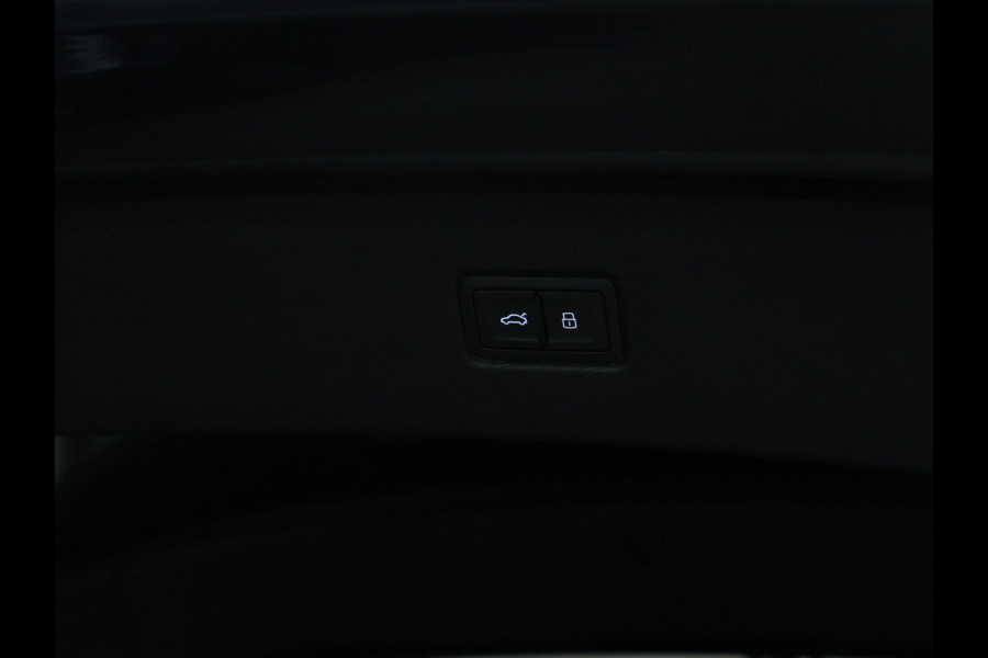 Audi Q7 60 TFSI e quattro Competition S Line [LUCHTVERING, TREKHAAK UITKLAPBAAR, SCHUIFDAK, BOSE 3D, MEMORY SEATS, 360° CAMERA, APPLE CARPLAY, STOELVERWARMING V+A, STOELVENTILATIE, STUURVERWARMING, ADAPTIVE CRUISE, NIEUWSTAAT]