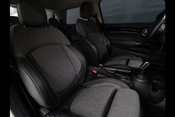 MINI 3-deurs 1.5 One Business Edition [APPLE CARPLAY, JCW VELG, PARKEERSENSOR, SPORTSTOELEN, CRUISE CONTROL, NIEUWSTAAT]