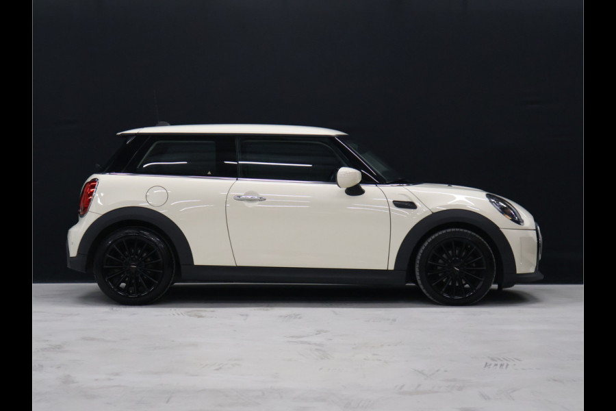 MINI 3-deurs 1.5 One Business Edition [APPLE CARPLAY, JCW VELG, PARKEERSENSOR, SPORTSTOELEN, CRUISE CONTROL, NIEUWSTAAT]