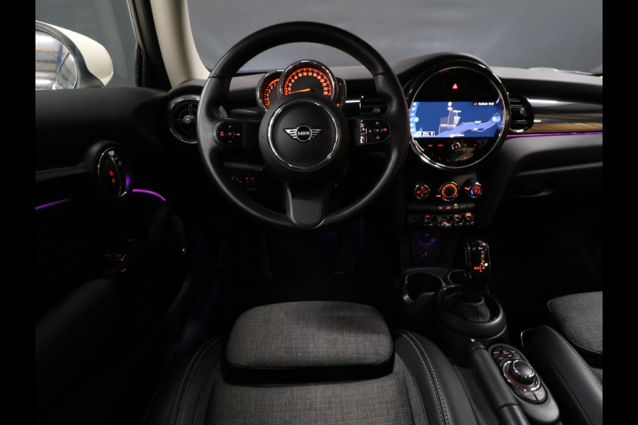 MINI 3-deurs 1.5 One Business Edition [APPLE CARPLAY, JCW VELG, PARKEERSENSOR, SPORTSTOELEN, CRUISE CONTROL, NIEUWSTAAT]
