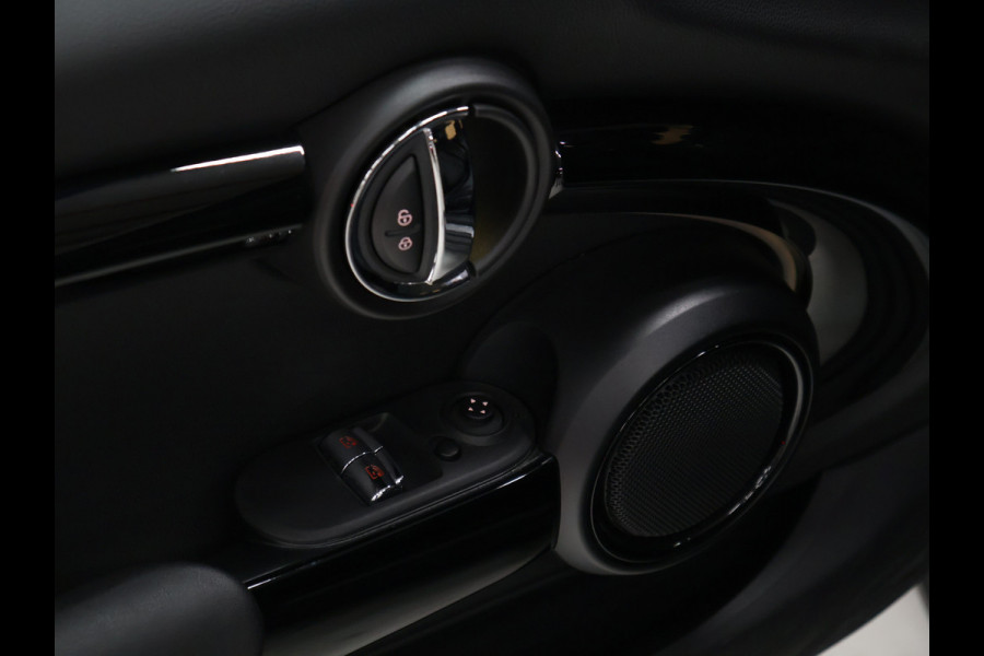 MINI 3-deurs 1.5 One Business Edition [APPLE CARPLAY, JCW VELG, PARKEERSENSOR, SPORTSTOELEN, CRUISE CONTROL, NIEUWSTAAT]