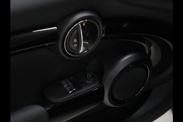 MINI 3-deurs 1.5 One Business Edition [APPLE CARPLAY, JCW VELG, PARKEERSENSOR, SPORTSTOELEN, CRUISE CONTROL, NIEUWSTAAT]