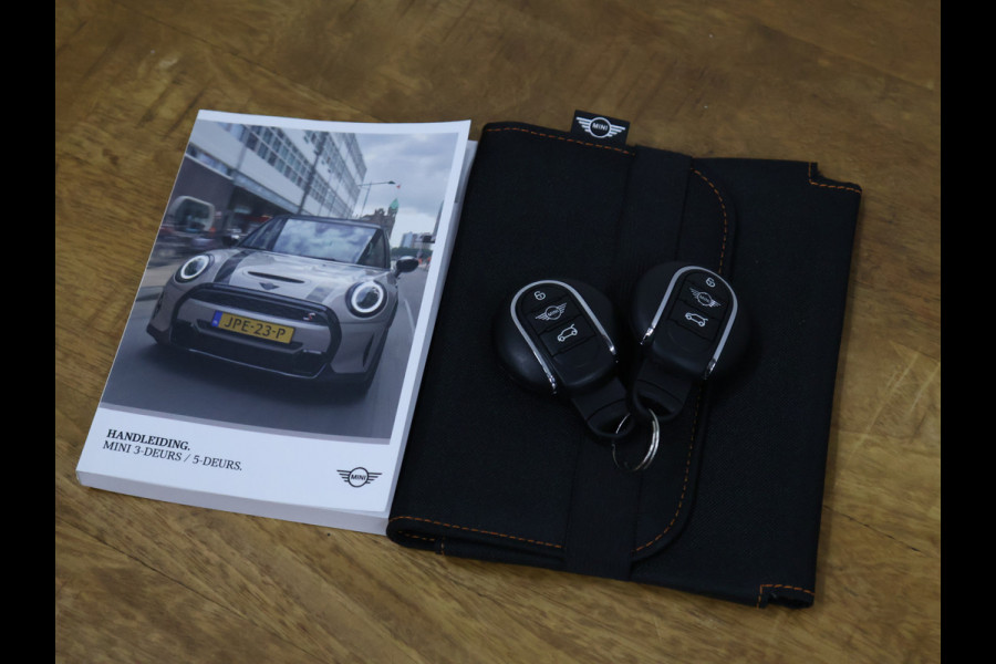 MINI 3-deurs 1.5 One Business Edition [APPLE CARPLAY, JCW VELG, PARKEERSENSOR, SPORTSTOELEN, CRUISE CONTROL, NIEUWSTAAT]