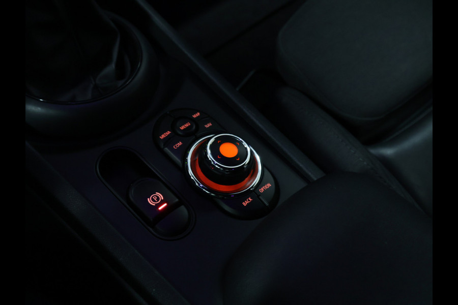 MINI Clubman 1.5 Cooper Chili Hyde Park [JCW VELG, PARKEERSENSOR V+A, STOELVERWARMING, CRUISE CONTROL, NAVIGATIE, BLUETOOTH, NIEUWSTAAT]