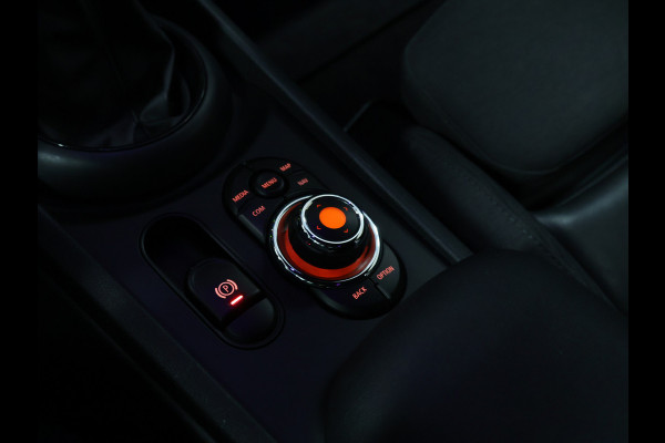 MINI Clubman 1.5 Cooper Chili Hyde Park [JCW VELG, PARKEERSENSOR V+A, STOELVERWARMING, CRUISE CONTROL, NAVIGATIE, BLUETOOTH, NIEUWSTAAT]