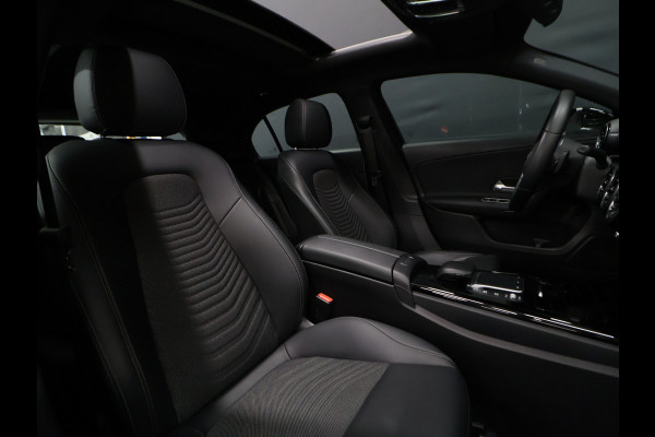 Mercedes-Benz A-Klasse 180 Business Solution AMG [SCHUIFKANTELDAK, CAMERA, STOELVERWARMING, BLUETOOTH, SCHAKELFLIPPERS, CRUISE, CLIMATE, NIEUWSTAAT]