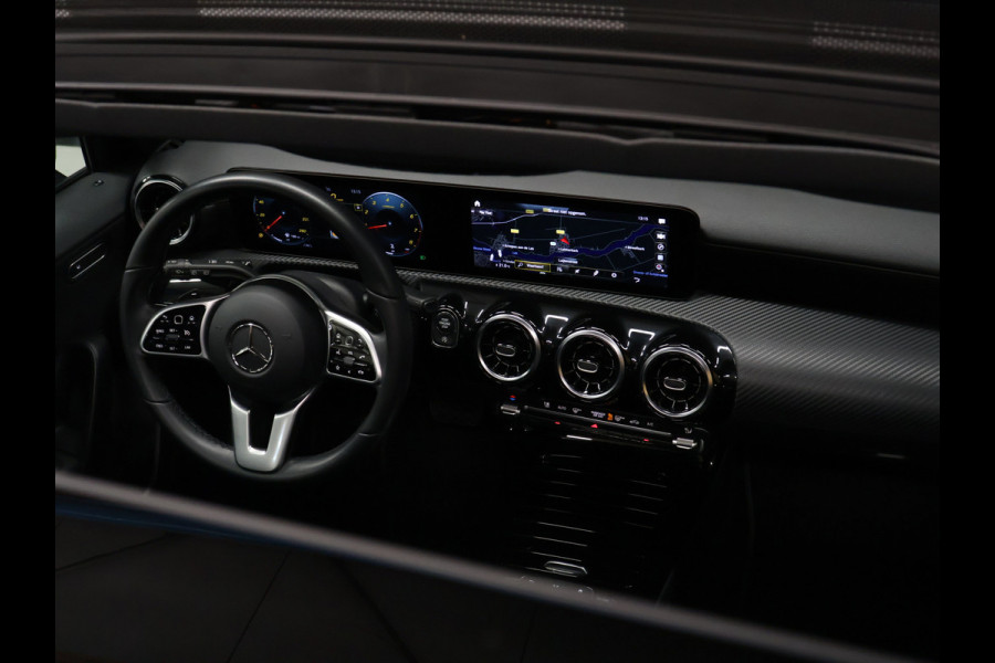 Mercedes-Benz A-Klasse 180 Business Solution AMG [SCHUIFKANTELDAK, CAMERA, STOELVERWARMING, BLUETOOTH, SCHAKELFLIPPERS, CRUISE, CLIMATE, NIEUWSTAAT]