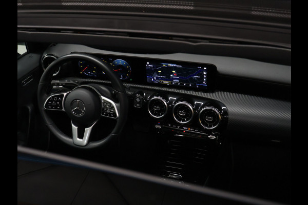 Mercedes-Benz A-Klasse 180 Business Solution AMG [SCHUIFKANTELDAK, CAMERA, STOELVERWARMING, BLUETOOTH, SCHAKELFLIPPERS, CRUISE, CLIMATE, NIEUWSTAAT]