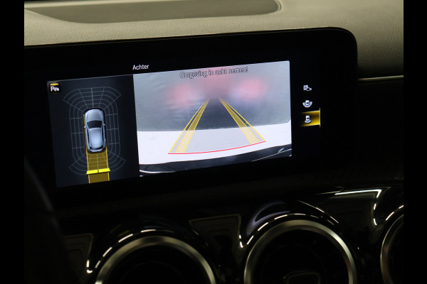 Mercedes-Benz A-Klasse 180 Business Solution AMG [SCHUIFKANTELDAK, CAMERA, STOELVERWARMING, BLUETOOTH, SCHAKELFLIPPERS, CRUISE, CLIMATE, NIEUWSTAAT]