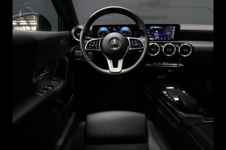Mercedes-Benz A-Klasse 180 Business Solution AMG [SCHUIFKANTELDAK, CAMERA, STOELVERWARMING, BLUETOOTH, SCHAKELFLIPPERS, CRUISE, CLIMATE, NIEUWSTAAT]
